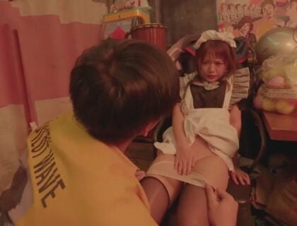 Gia đình đồng nghiệp của cô ấy phát hiện ra rằng cô ấy bí mật tham gia trò chơi tình dục và bị cuốn vào những cuộc tình đẫm máu mỗi đêm